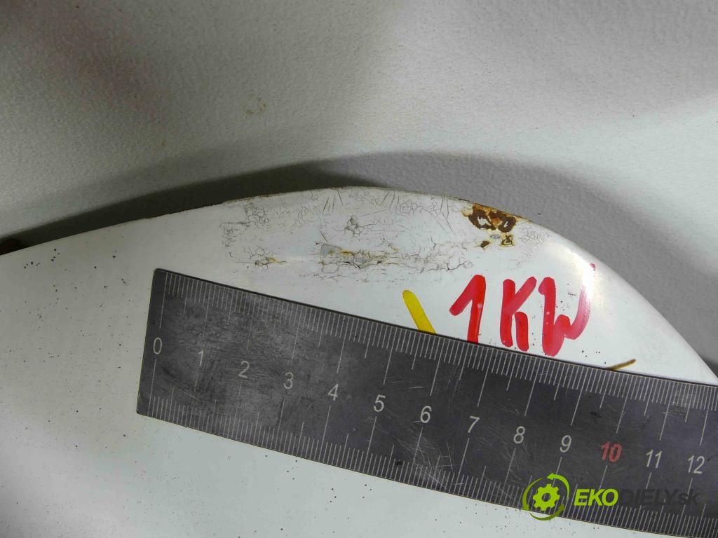 Toyota Corolla E11 1997-2002 1.4 vvti 97KM manual 71 kW 1398 cm3 5- zadní kufrové dveře  (Zadní kapoty)