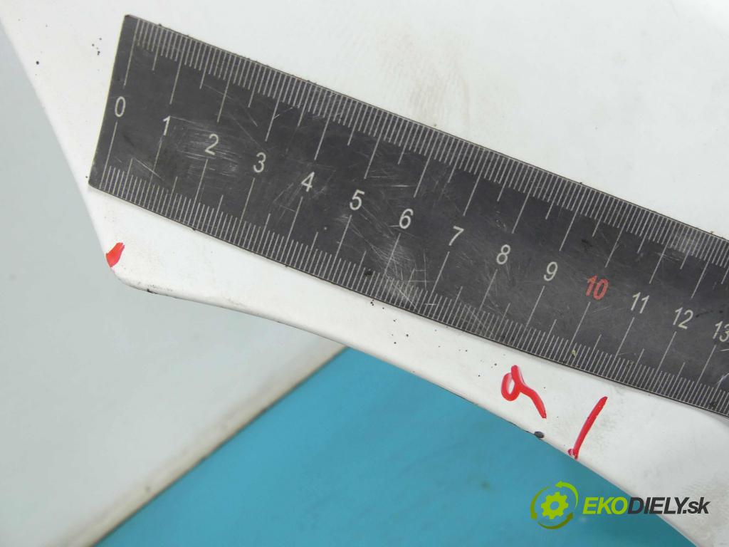 Toyota Corolla E11 1997-2002 1.4 vvti 97KM manual 71 kW 1398 cm3 5- zadní kufrové dveře  (Zadní kapoty)