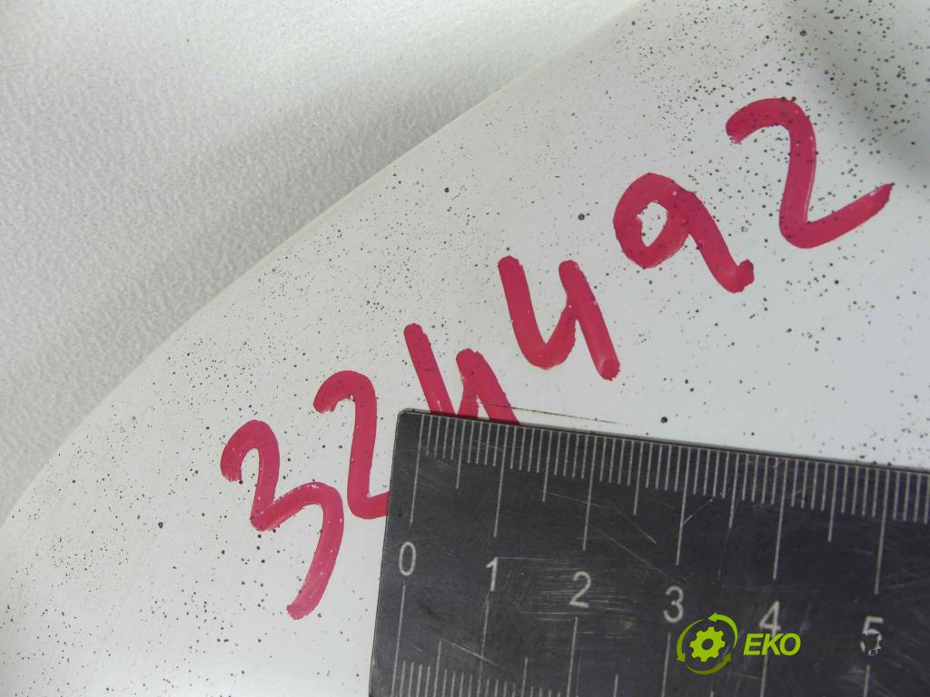 Toyota Corolla E11 1997-2002 1.4 vvti 97KM manual 71 kW 1398 cm3 5- zadní kufrové dveře  (Zadní kapoty)