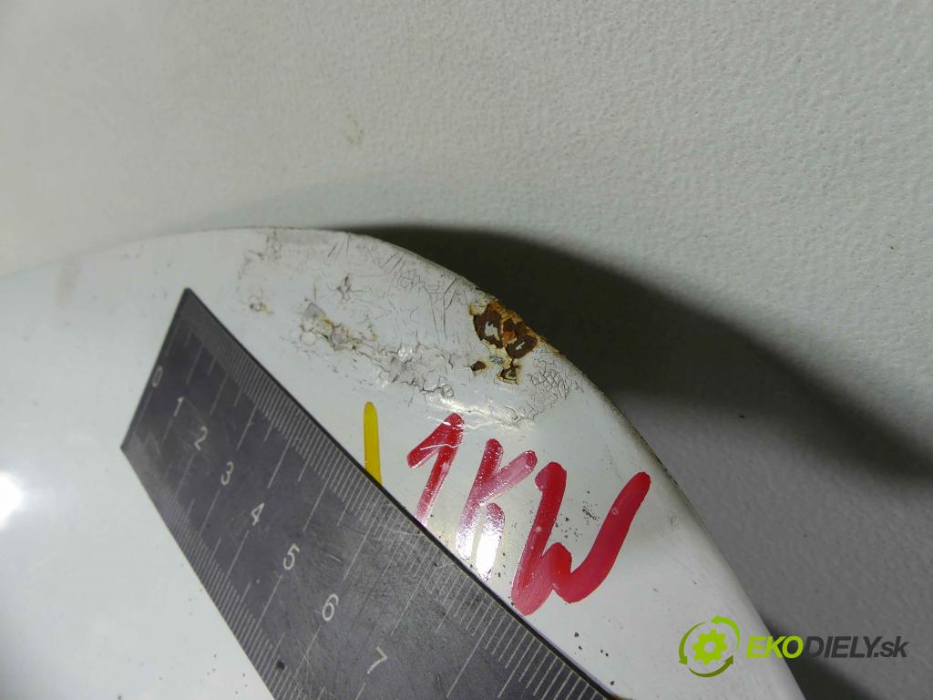 Toyota Corolla E11 1997-2002 1.4 vvti 97KM manual 71 kW 1398 cm3 5- zadní kufrové dveře  (Zadní kapoty)