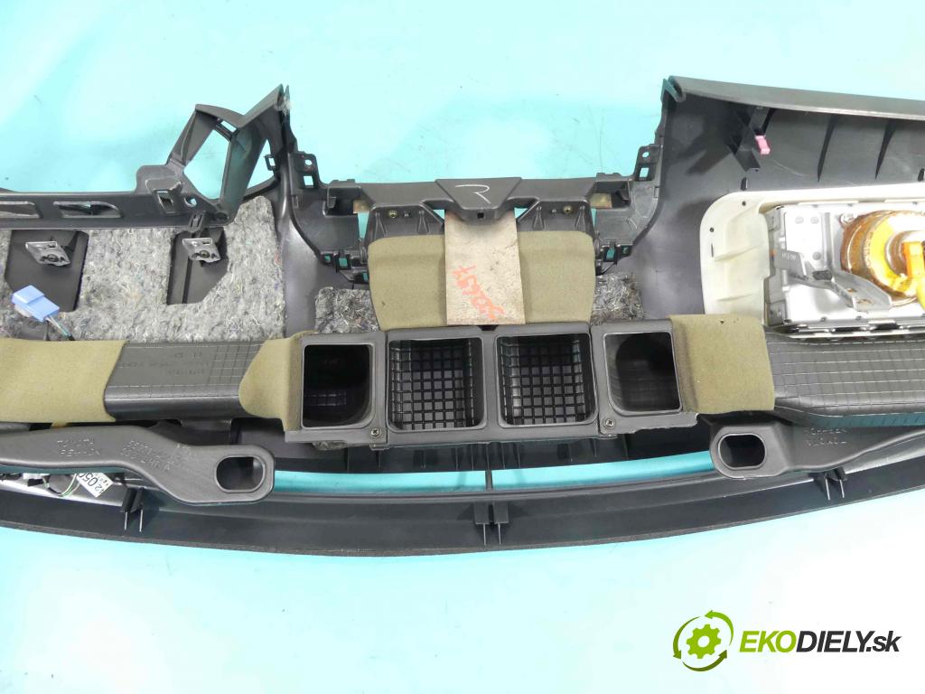 Toyota Rav4 III 2005-2012 2.2 D-CAT 177 HP manual 130 kW 2231 cm3 5- kokpit,pristrojová doska rozdeľovacia