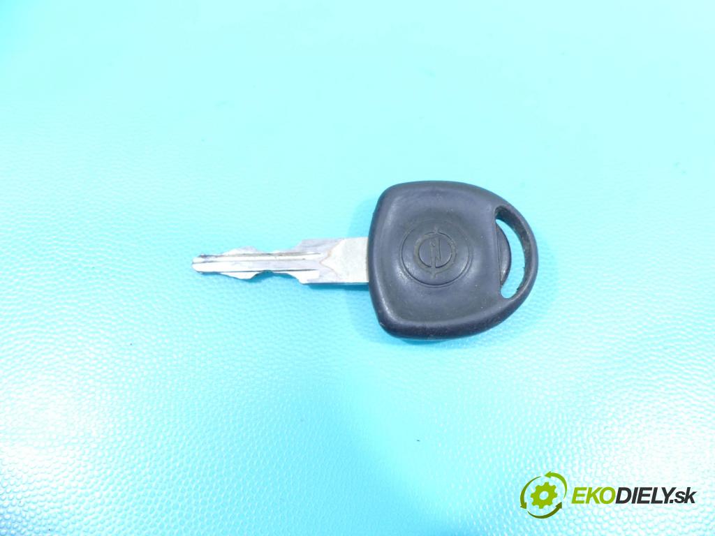 Opel Astra II 1998-2009 1.6 8V 84KM manual 62 kW 1598 cm3 5- řídící jednotka motoru 09353509