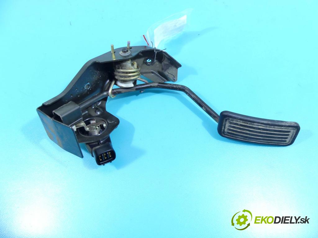 Toyota Avensis II T25 2003-2008 2.0 D4D 116 HP manual 85 kW 1995 cm3 5- pedále 89281-47010 (Pedále)