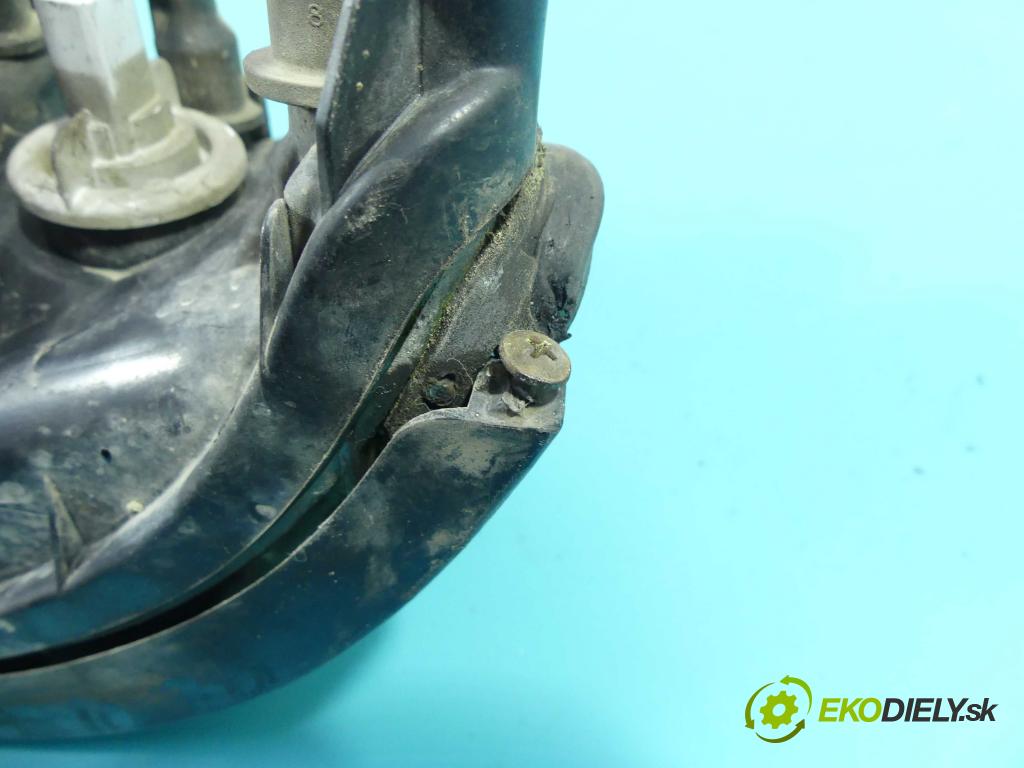 Bmw 5 E39 1996-2003 2.5d 163 HP manual 120 kW 2497 cm3 5- Reflektor: pravý  (Pravé)