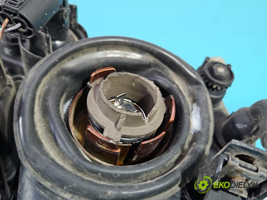 Bmw 5 E39 1996-2003 2.5d 163 HP manual 120 kW 2497 cm3 5- Reflektor: pravý  (Pravé)