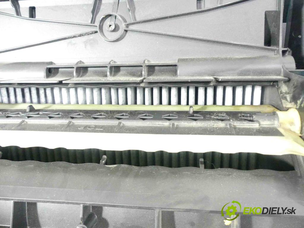 Vw Passat B8 2014 - 2.0 tdi 239KM automatic 176 kW 1968 cm3 5- radiátor  (Radiátory topení)