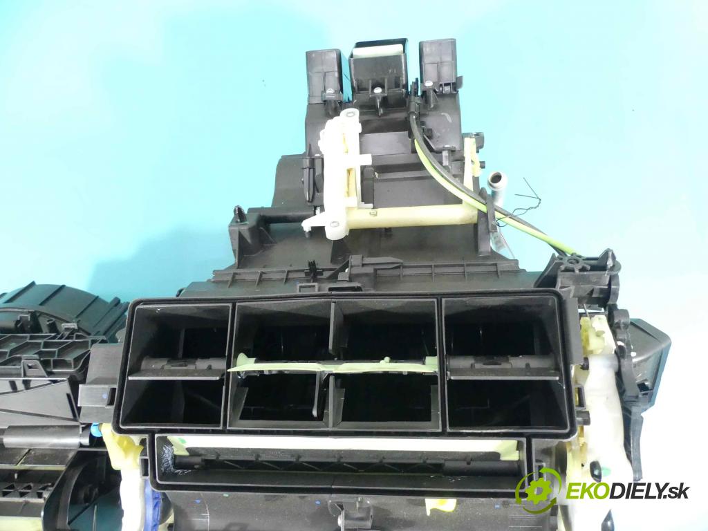 Vw Passat B8 2014 - 2.0 tdi 239KM automatic 176 kW 1968 cm3 5- radiátor  (Radiátory topení)