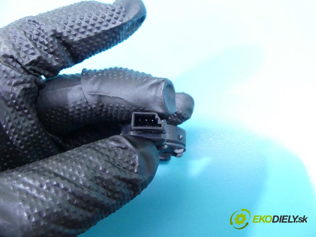 Vw Passat B8 2014 - 2.0 tdi 239KM automatic 176 kW 1968 cm3 5- snímač déšť: 5Q0955547A (Snímače dažďa)