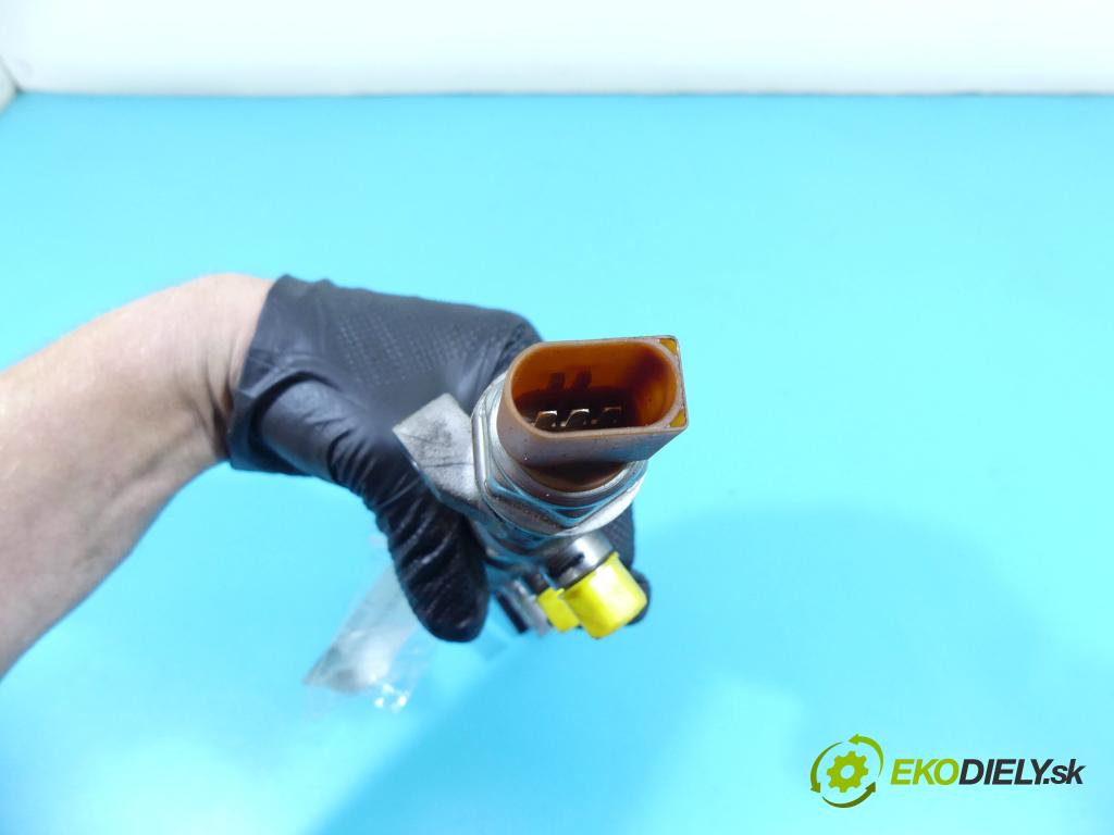 Vw Passat B8 2014 - 2.0 tdi 239KM automatic 176 kW 1968 cm3 5- lišta vstrekovacia 03N093A (Vstrekovacie lišty)