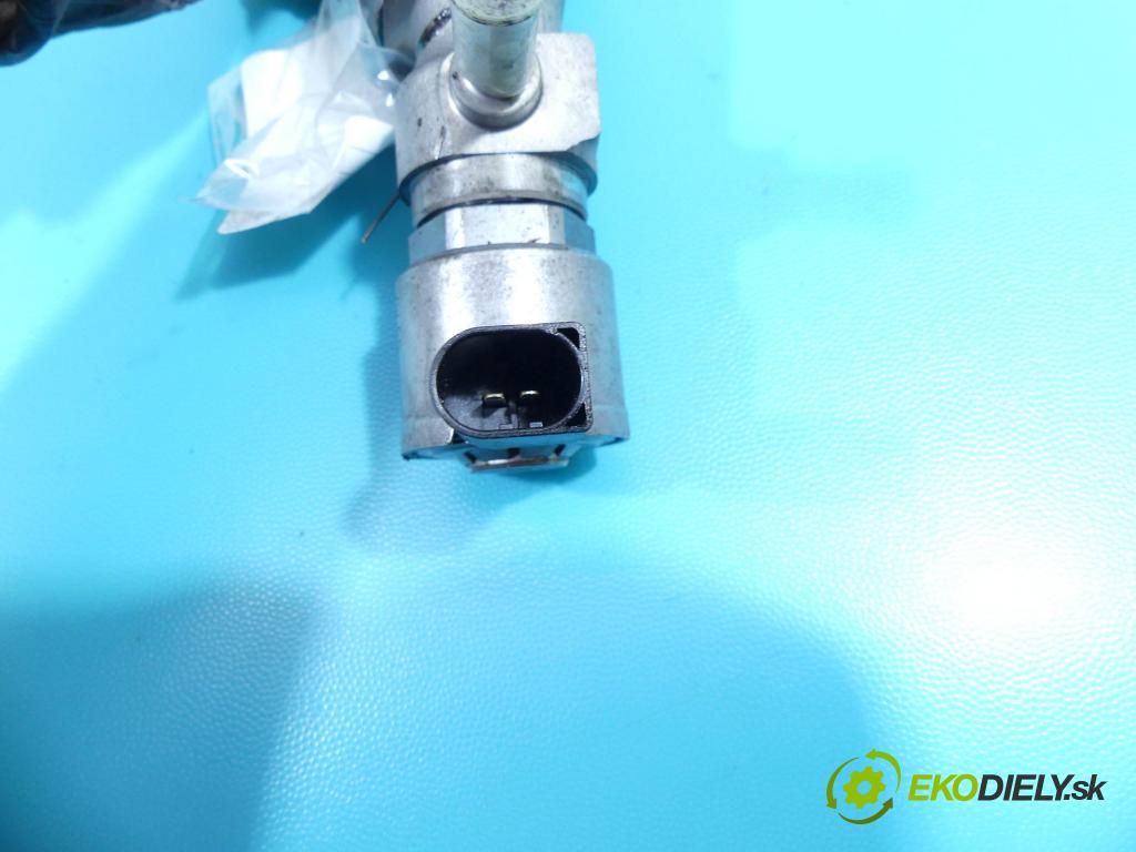 Vw Passat B8 2014 - 2.0 tdi 239KM automatic 176 kW 1968 cm3 5- lišta vstrekovacia 03N093A (Vstrekovacie lišty)