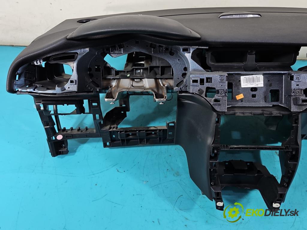 Citroen DS3 2010-2016 1.6 16V 120 HP manual 88 kW 1598 cm3 3- kokpit,pristrojová doska rozdeľovacia