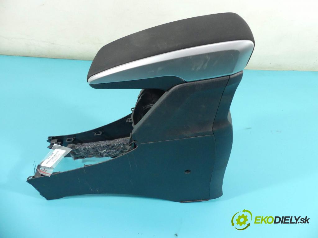 Toyota Verso 2009-2018 2.0 D4D 126 HP manual 93 kW 1998 cm3 5- operadlo  (Lakťové opierky)