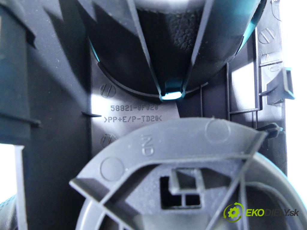 Toyota Verso 2009-2018 2.0 D4D 126 HP manual 93 kW 1998 cm3 5- Rukojeť: na nápoje: 58821-0F020 (Úchyty, držiaky na nápoje)