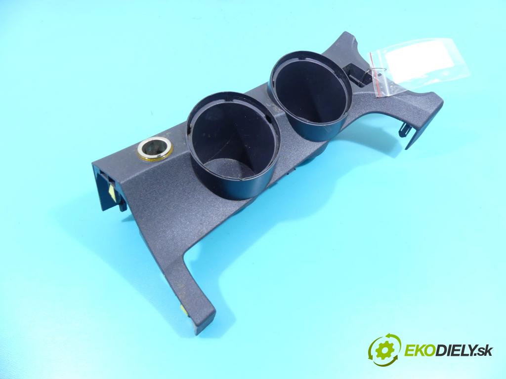 Toyota Verso 2009-2018 2.0 D4D 126 HP manual 93 kW 1998 cm3 5- Rukojeť: na nápoje: 58821-0F020 (Úchyty, držiaky na nápoje)