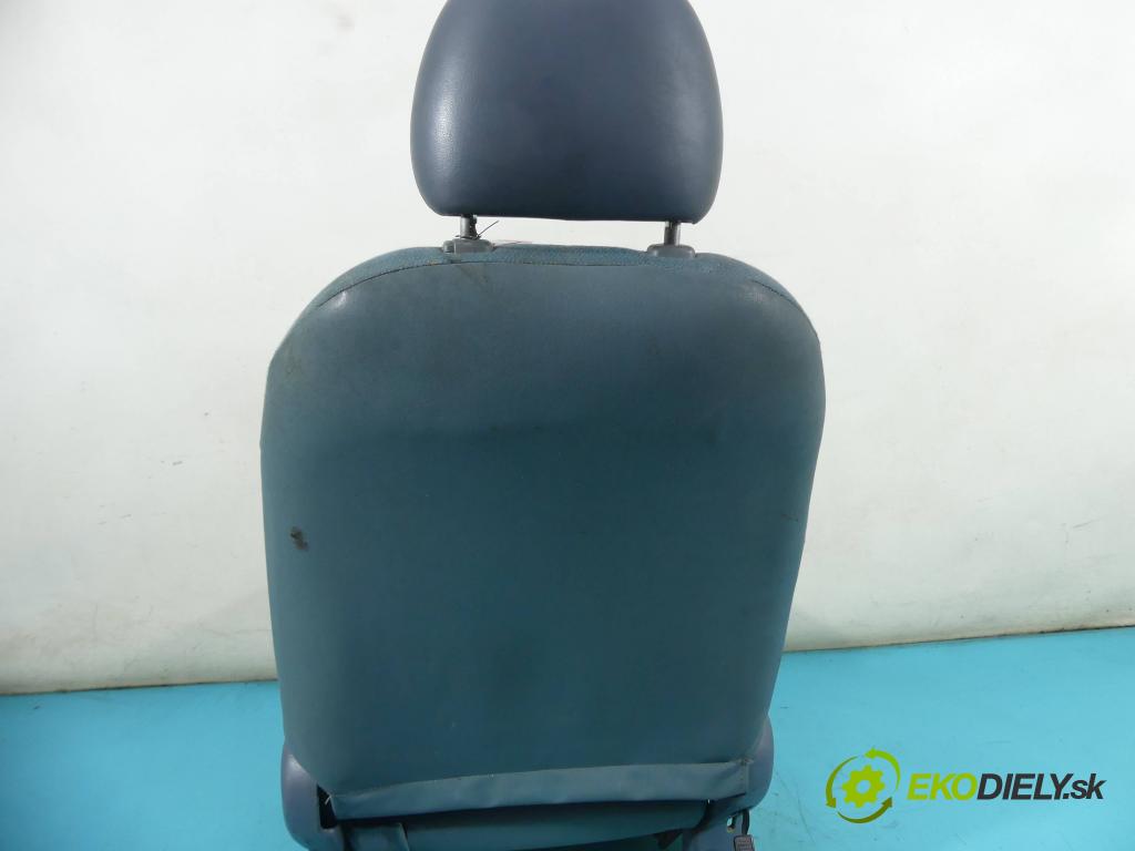 Toyota Yaris I 1999-2005 1.0 vvti 68 HP manual 50 kW 998 cm3 3- Sedačka pravý  (Sedačky, sedadlá)