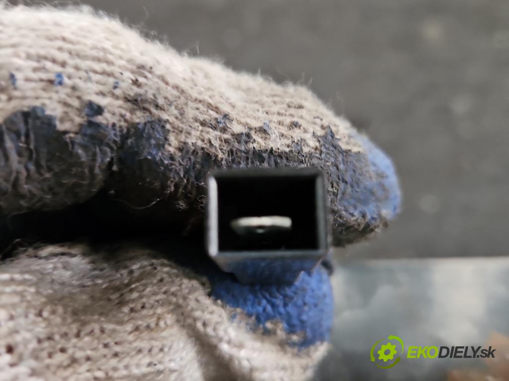 Toyota Verso 2009-2018 2.0 D4D 126 hp manual 93 kW 1998 cm3 5- oko tažné  (Tažná zařízení)