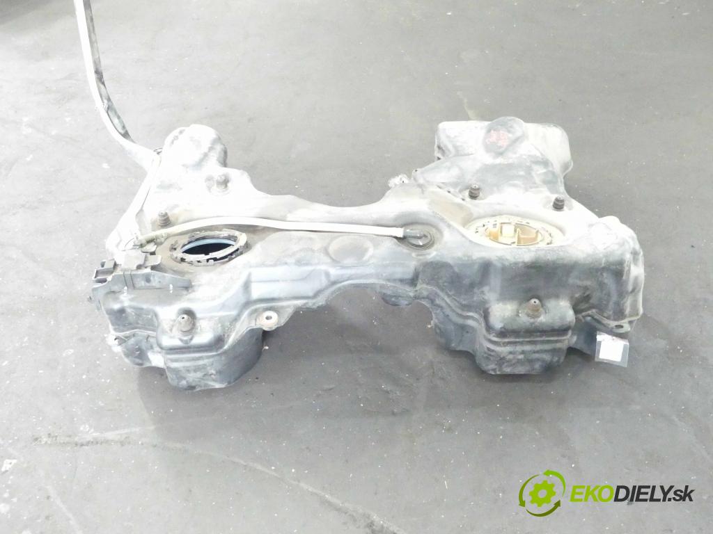 Vw Passat B8 2014 - 2.0 tdi 239KM automatic 176 kW 1968 cm3 5- Nádrž: paliva  (Nádrže)