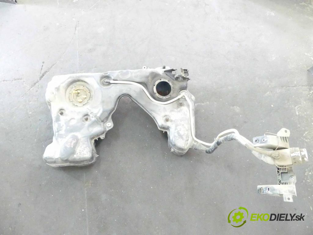 Vw Passat B8 2014 - 2.0 tdi 239KM automatic 176 kW 1968 cm3 5- Nádrž: paliva  (Nádrže)