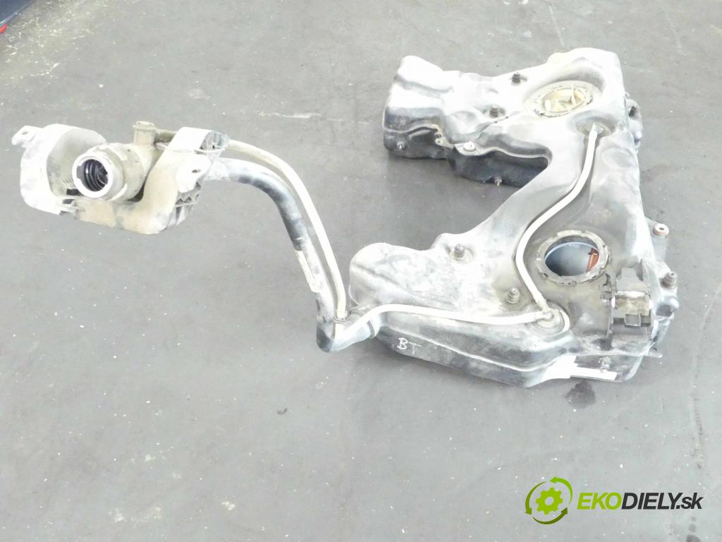 Vw Passat B8 2014 - 2.0 tdi 239KM automatic 176 kW 1968 cm3 5- Nádrž: paliva  (Nádrže)