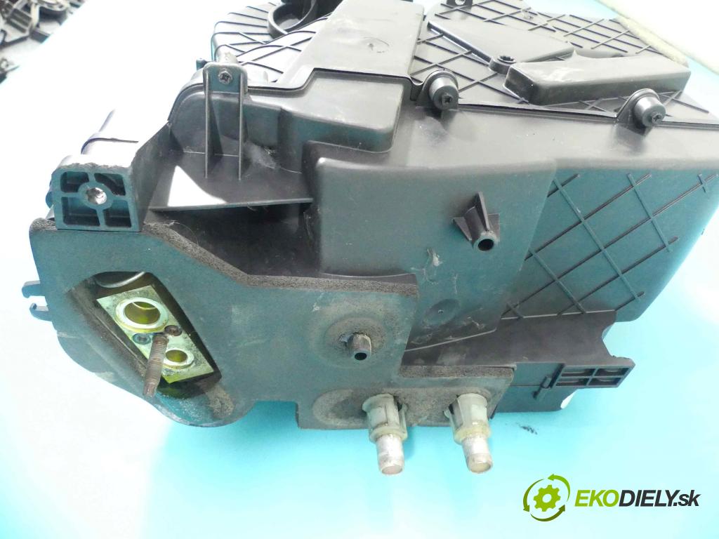 Suzuki XL-7 II 2006-2009 3.6 V6 252KM automatic 185 kW 3564 cm3 5- radiátor 990773018 (Radiátory topení)