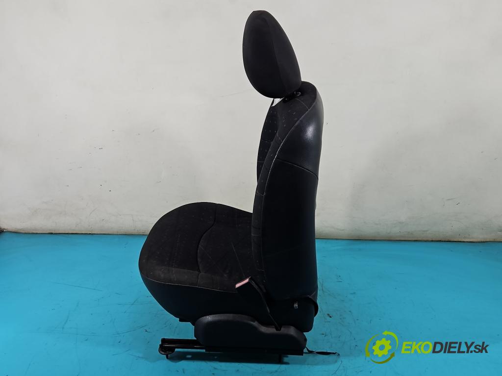 Renault Clio II 1998-2012 1.5 dci 65 HP manual 48 kW 1461 cm3 3- Sedačka pravý  (Sedačky, sedadlá)