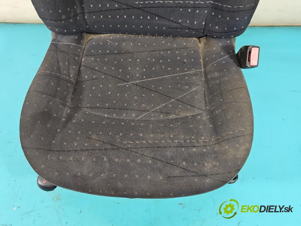 Renault Clio II 1998-2012 1.5 dci 65 HP manual 48 kW 1461 cm3 3- Sedačka pravý  (Sedačky, sedadlá)