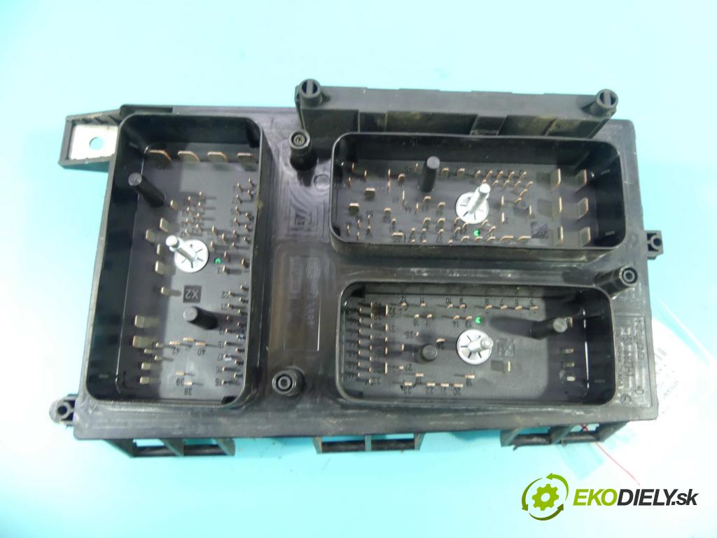 Opel Astra III 2004-2014 1,3.0 cdti 90 HP manual 66 kW 1248 cm3 5- skrinka poistka 13206745 GR (Poistkové skrinky)