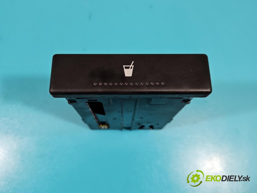 Vw Sharan I 1995-2010 1.9 tdi 116 HP manual 85 kW 1896 cm3 5- Rukojeť: na nápoje:  (Úchyty, držiaky na nápoje)