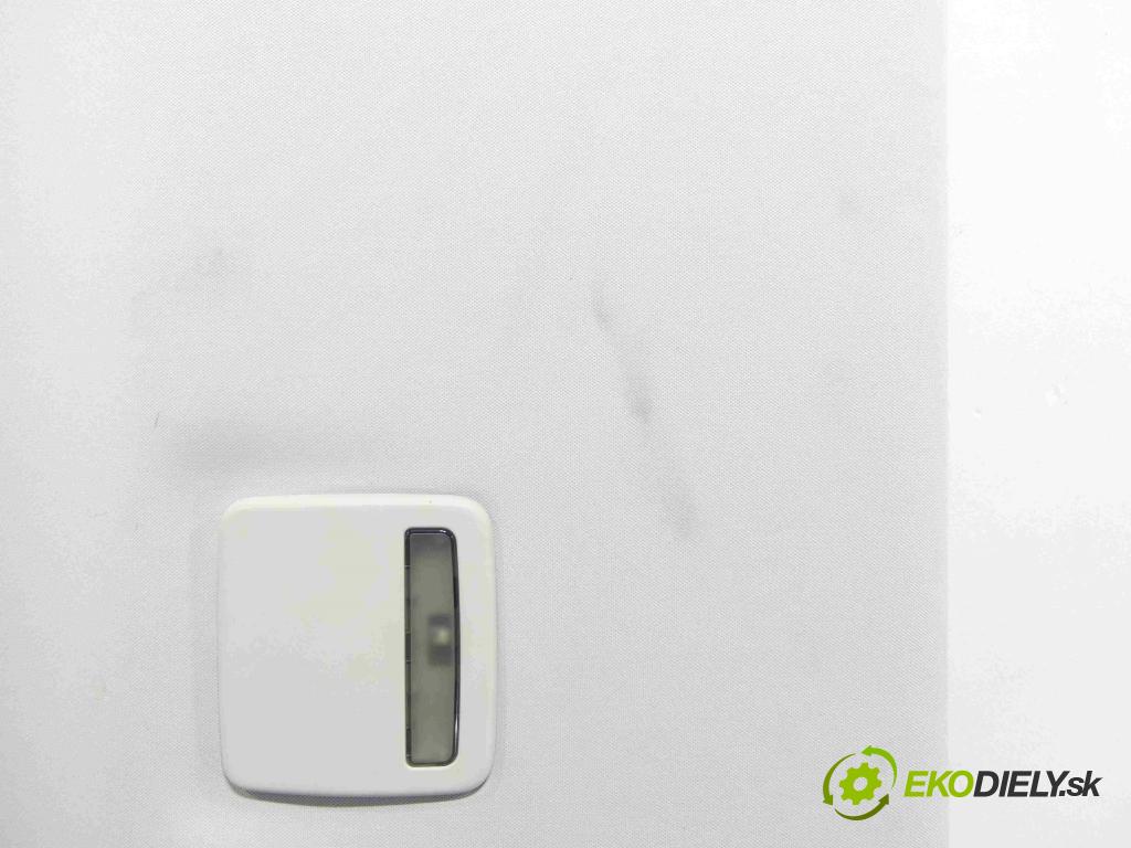 Jaguar XF II X260 2015- sedan pod: strešné okno: