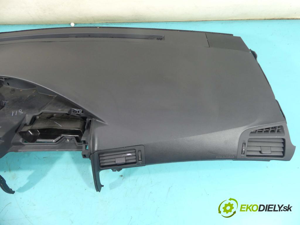 Toyota Verso 2009-2018 2.0 D4D 126 HP manual 93 kW 1998 cm3 5- kokpit,pristrojová doska rozdeľovacia