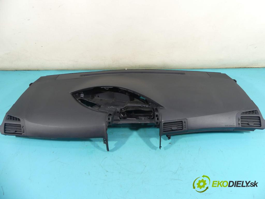 Toyota Verso 2009-2018 2.0 D4D 126 HP manual 93 kW 1998 cm3 5- kokpit,pristrojová doska rozdeľovacia 