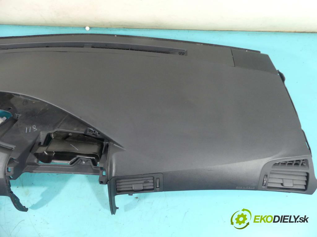 Toyota Verso 2009-2018 2.0 D4D 126 HP manual 93 kW 1998 cm3 5- kokpit,pristrojová doska rozdeľovacia