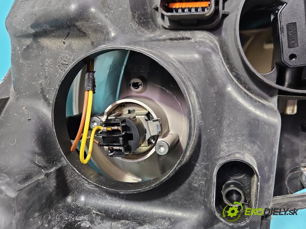 Citroen C4 Picasso I 2006-2013 1.6 16V 120 HP manual 88 kW 1598 cm3 5- Reflektor: pravý  (Pravé)