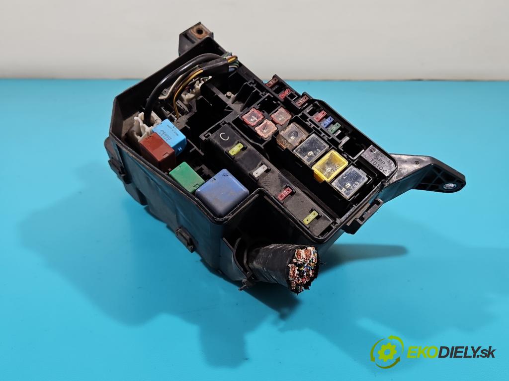 Toyota Rav4 III 2005-2012 2.2 D-CAT 177 hp manual 130 kW 2231 cm3 5- skříňka pojistková  (Pojistkové skříňky)