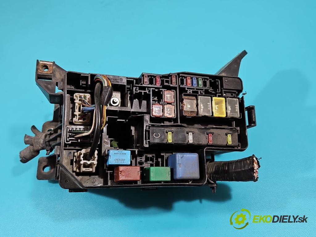 Toyota Rav4 III 2005-2012 2.2 D-CAT 177 hp manual 130 kW 2231 cm3 5- skříňka pojistková  (Pojistkové skříňky)