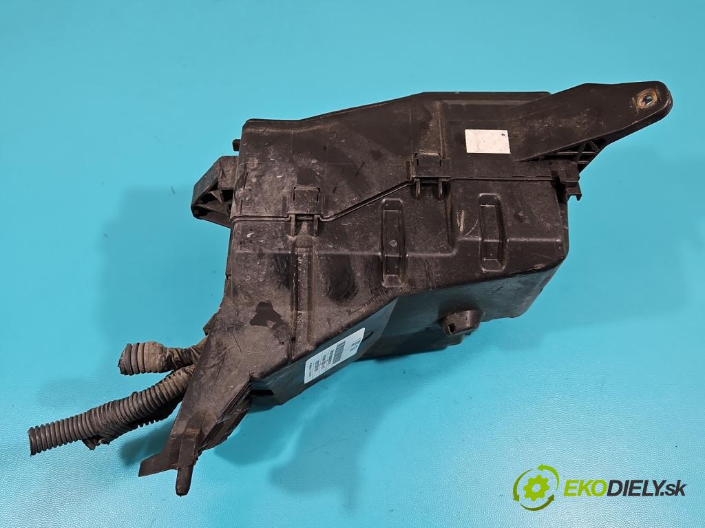 Toyota Rav4 III 2005-2012 2.2 D-CAT 177 hp manual 130 kW 2231 cm3 5- skříňka pojistková  (Pojistkové skříňky)