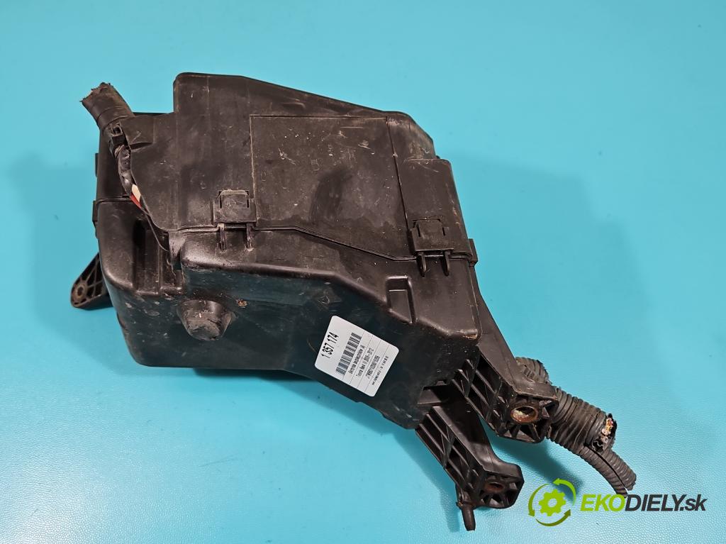 Toyota Rav4 III 2005-2012 2.2 D-CAT 177 hp manual 130 kW 2231 cm3 5- skříňka pojistková  (Pojistkové skříňky)