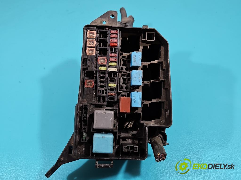 Toyota Rav4 III 2005-2012 2.2 D-CAT 177 hp manual 130 kW 2231 cm3 5- skříňka pojistková  (Pojistkové skříňky)