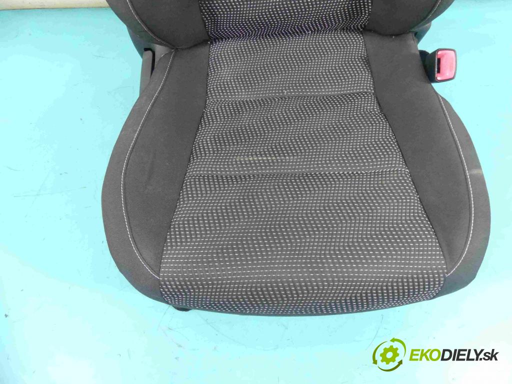 Toyota Auris II 2012-2018 1.4 D4D 90 HP manual 66 kW 1364 cm3 5- Sedačka pravý  (Sedačky, sedadlá)
