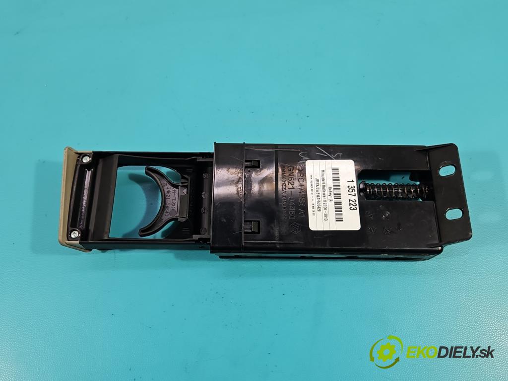 Mitsubishi Outlander II 2006-2013 2.0 DI-D 140 HP manual 103 kW 1968 cm3 5- Rukojeť: na nápoje: GN621-04480 (Úchyty, držiaky na nápoje)