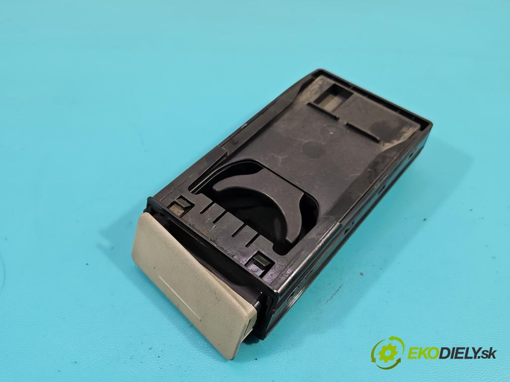 Mitsubishi Outlander II 2006-2013 2.0 DI-D 140 HP manual 103 kW 1968 cm3 5- Rukojeť: na nápoje: GN621-04480 (Úchyty, držiaky na nápoje)