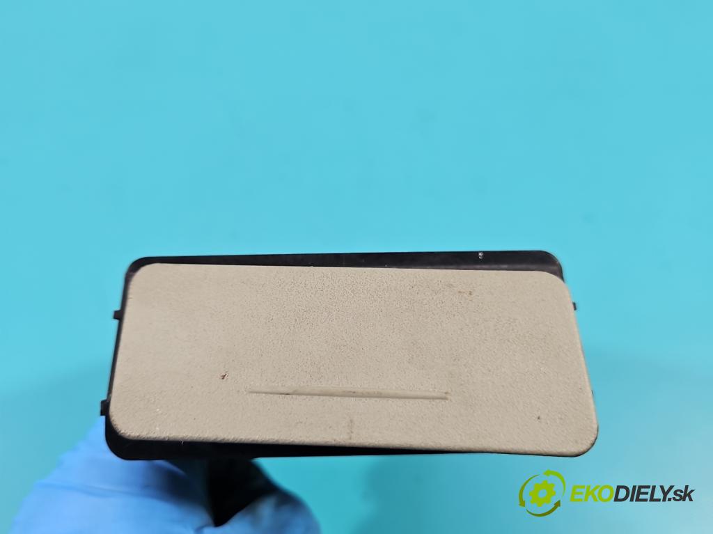 Mitsubishi Outlander II 2006-2013 2.0 DI-D 140 HP manual 103 kW 1968 cm3 5- Rukojeť: na nápoje: GN621-04480 (Úchyty, držiaky na nápoje)