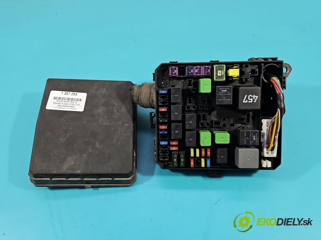 Mitsubishi Outlander II 2006-2013 2.0 DI-D 140 hp manual 103 kW 1968 cm3 5- skříňka pojistková PR061-02000 (Pojistkové skříňky)