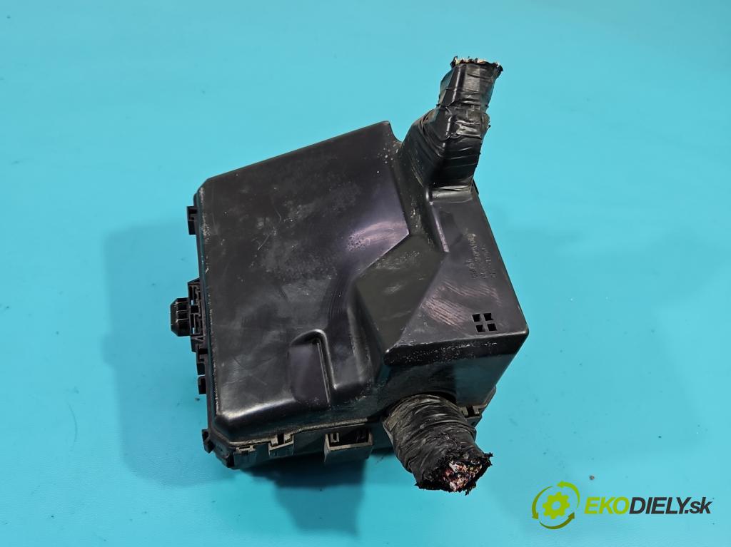 Mitsubishi Outlander II 2006-2013 2.0 DI-D 140 hp manual 103 kW 1968 cm3 5- skříňka pojistková PR061-02000 (Pojistkové skříňky)