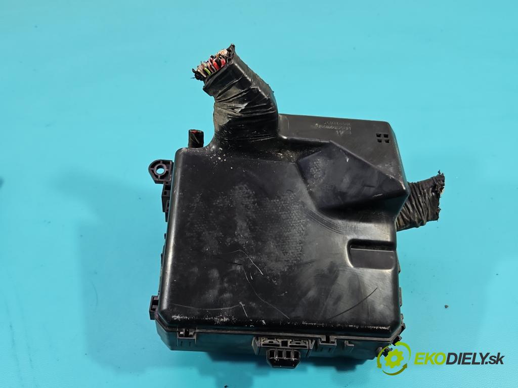 Mitsubishi Outlander II 2006-2013 2.0 DI-D 140 hp manual 103 kW 1968 cm3 5- skříňka pojistková PR061-02000 (Pojistkové skříňky)