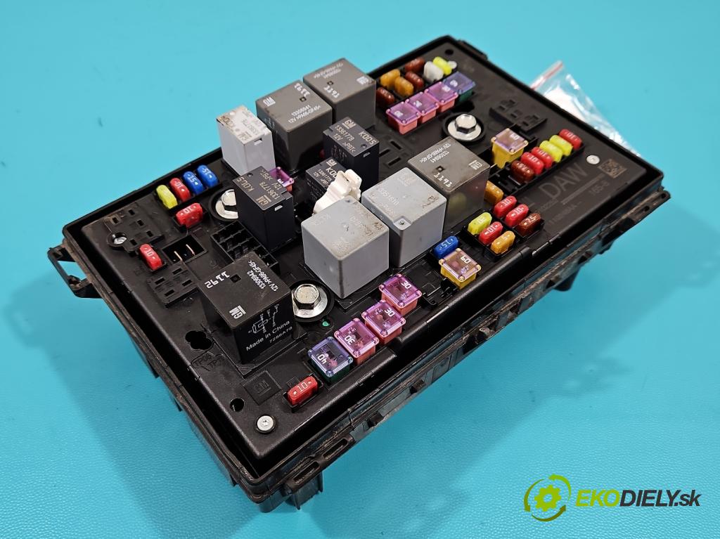 Opel Astra IV 2009-2015 1.6 16V 116 hp manual 85 kW 1598 cm3 4- skříňka pojistková 39102252 (Pojistkové skříňky)