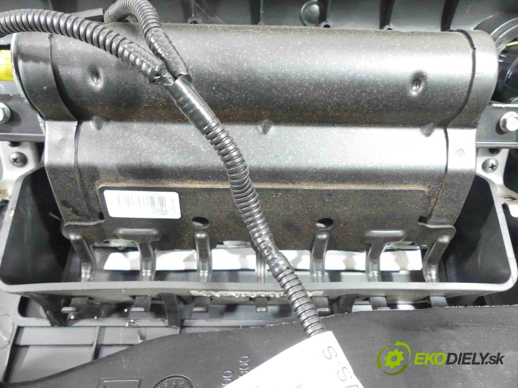 Nissan Qashqai I J10 2006-2013 2.0 dci 150 HP manual 110 kW 1995 cm3 5- kokpit,pristrojová doska rozdeľovacia