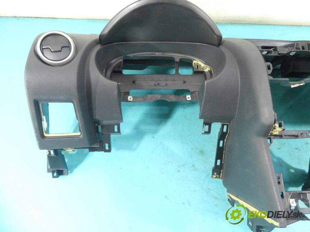 Nissan Qashqai I J10 2006-2013 2.0 dci 150 HP manual 110 kW 1995 cm3 5- kokpit,pristrojová doska rozdeľovacia