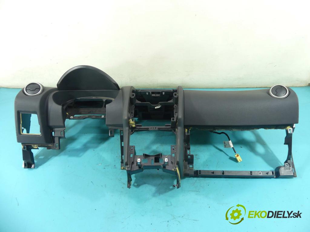 Nissan Qashqai I J10 2006-2013 2.0 dci 150 HP manual 110 kW 1995 cm3 5- kokpit,pristrojová doska rozdeľovacia