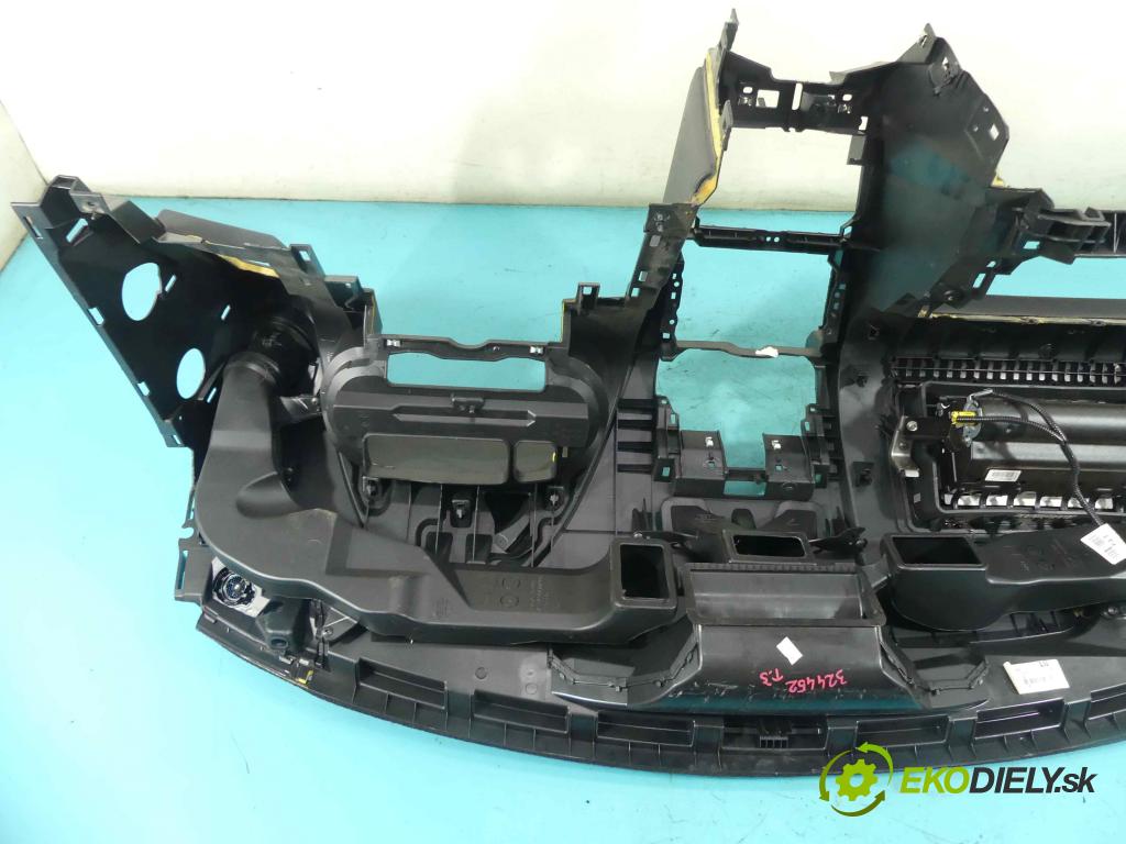 Nissan Qashqai I J10 2006-2013 2.0 dci 150 HP manual 110 kW 1995 cm3 5- kokpit,pristrojová doska rozdeľovacia